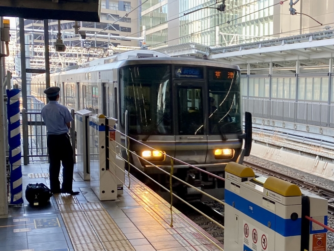 鉄道乗車記録の写真:乗車した列車(外観)(1)        「大阪駅に入線する乗車列車。」