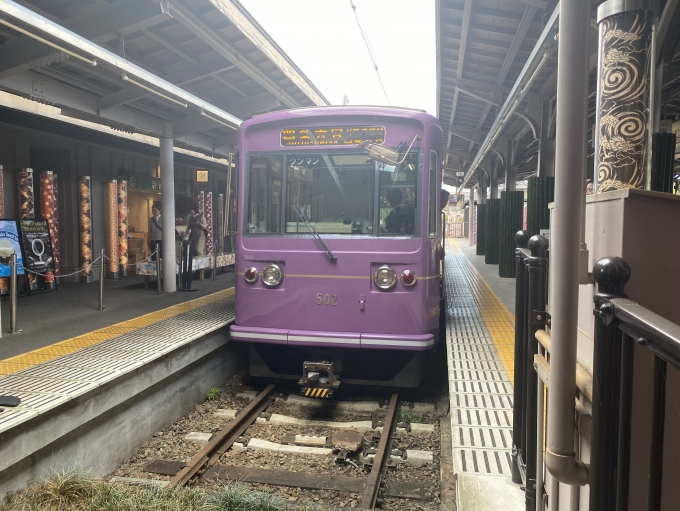 鉄道乗車記録の写真:乗車した列車(外観)(1)        「嵐山駅で出発待機中の乗車車両。」