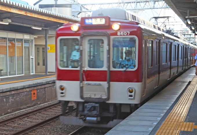 鉄道乗車記録の写真:乗車した列車(外観)(1)        「伊勢田駅に入線する乗車列車」