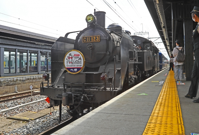 鉄道乗車記録の写真:乗車した列車(外観)(1)          「下今市駅に入線する乗車列車。」