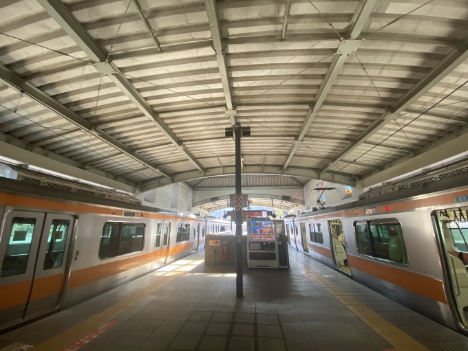 鉄道乗車記録の写真:駅舎・駅施設、様子(2)        「下車後に撮影した、武蔵五日市駅ホームの様子。」