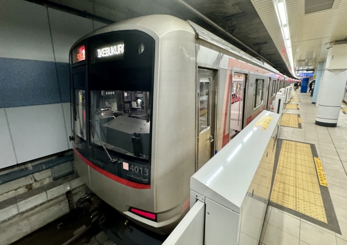 鉄道乗車記録の写真:乗車した列車(外観)(1)        「新綱島駅停車中の乗車列車。」