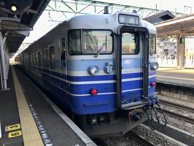 鉄道乗車記録の写真:乗車した列車(外観)(3)        「高田駅で降車時に乗車車両を撮影。」