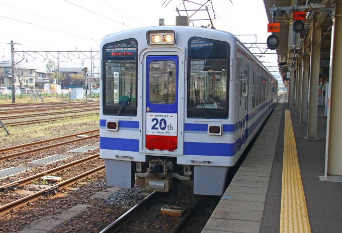 鉄道乗車記録の写真:乗車した列車(外観)(1)          「直江津駅で乗車前に乗車車両を撮影。」