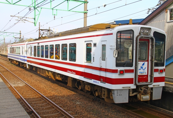 鉄道乗車記録の写真:乗車した列車(外観)(3)        「犀潟駅到着後の乗車編成を対向ホームから撮影。」