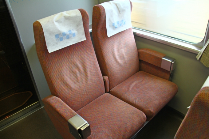 鉄道乗車記録の写真:車内設備、様子(2)        「利用座席を撮影。」