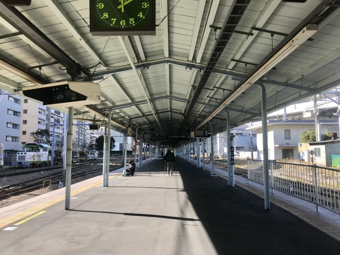 鉄道乗車記録の写真:駅舎・駅施設、様子(4)        「横須賀駅ホーム。」