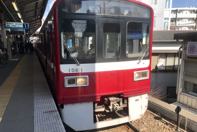 鉄道乗車記録の写真:乗車した列車(外観)(1)          「金沢八景駅で出発待機中の乗車車両。」