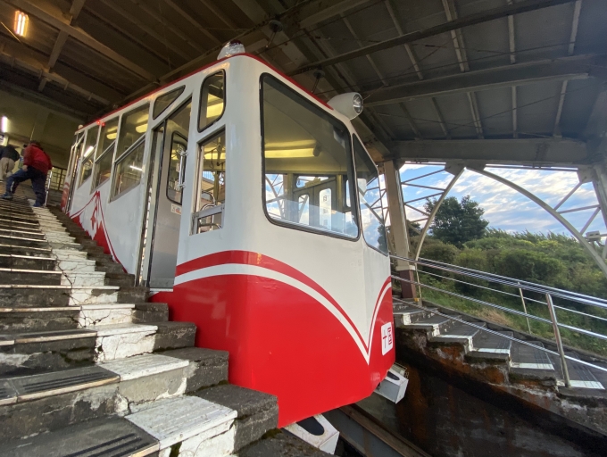 鉄道乗車記録の写真:乗車した列車(外観)(4)        「十国峠駅に到着した乗車列車」
