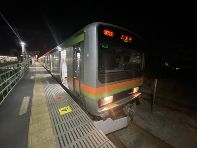 鉄道乗車記録の写真:乗車した列車(外観)(1)        「高麗川駅で出発待機中の乗車列車。」