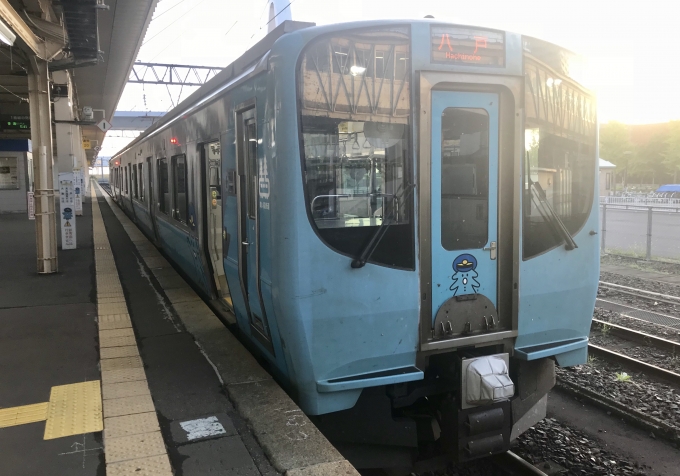 鉄道乗車記録の写真:乗車した列車(外観)(1)        「青森駅で出発待機中の乗車列車。」
