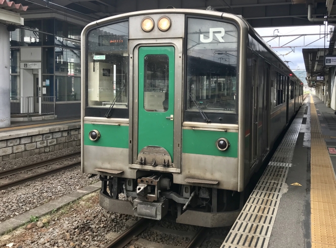鉄道乗車記録の写真:乗車した列車(外観)(1)        「福島駅で出発待機中の乗車列車。」