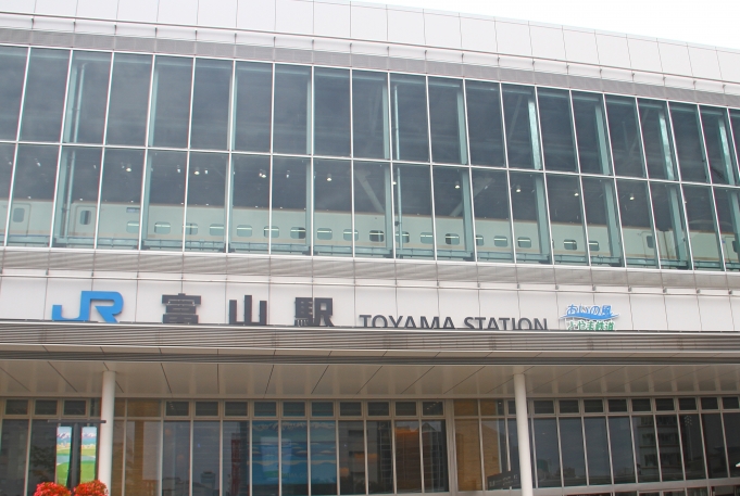 鉄道乗車記録の写真:駅舎・駅施設、様子(2)        「乗車前に撮影した富山駅舎。」