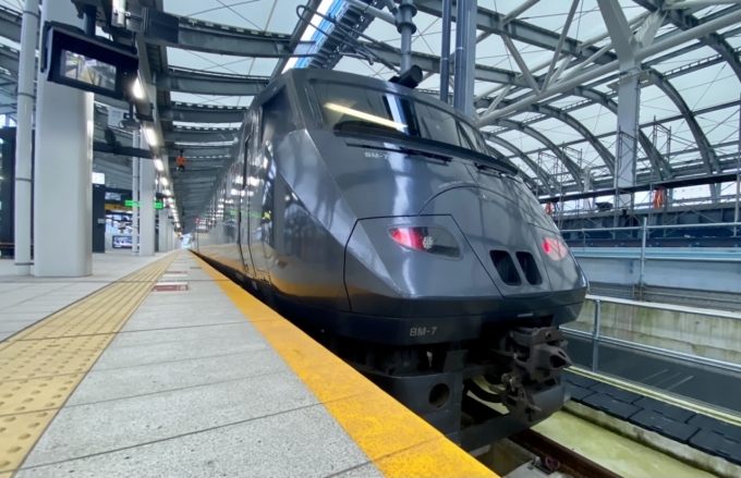 鉄道乗車記録の写真:乗車した列車(外観)(1)          「長崎駅で出発待機中の乗車列車」