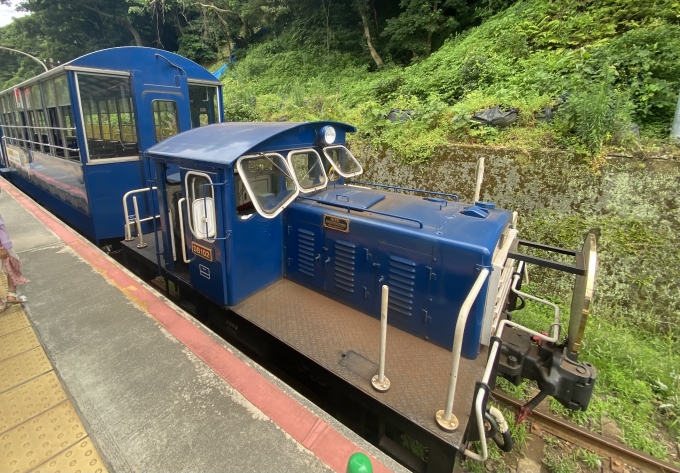鉄道乗車記録の写真:乗車した列車(外観)(1)          「関門海峡めかり駅で出発待機中の乗車列車。」