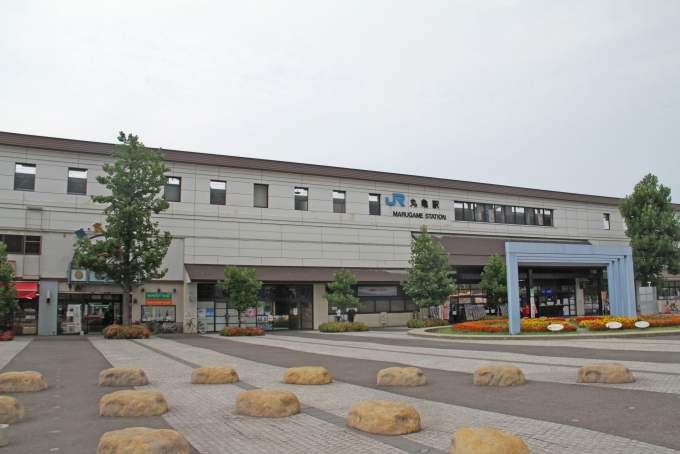 鉄道乗車記録の写真:駅舎・駅施設、様子(5)        「丸亀駅舎 外観。」