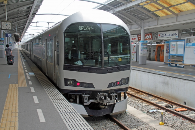 鉄道乗車記録の写真:乗車した列車(外観)(1)          「高松駅で出発待機中の乗車編成。」