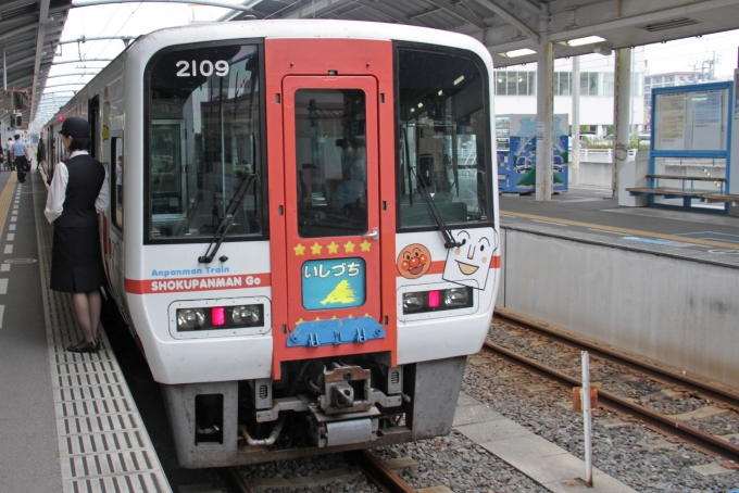 鉄道乗車記録の写真:乗車した列車(外観)(5)        「高松駅到着後の乗車列車。」