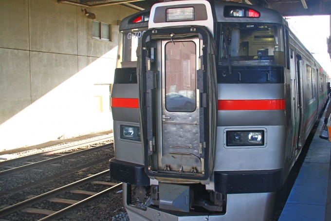 鉄道乗車記録の写真:乗車した列車(外観)(1)        「苫小牧駅到着後の乗車編成。」