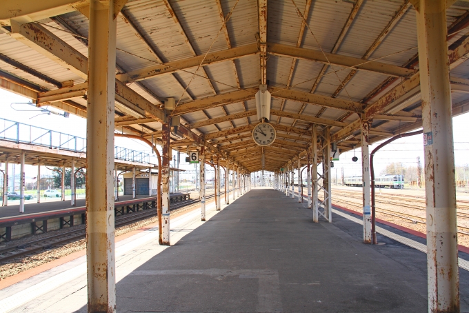 鉄道乗車記録の写真:駅舎・駅施設、様子(3)        「滝川駅の到着ホーム。」