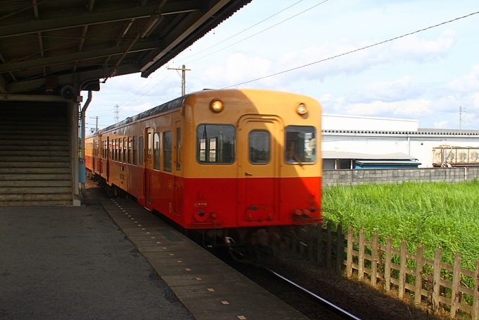 鉄道乗車記録の写真:乗車した列車(外観)(1)          「光風台駅に到着する乗車車両。」