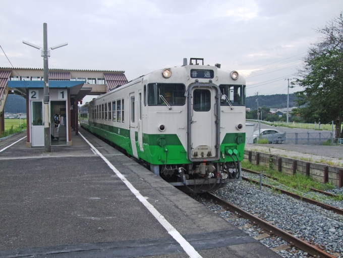 鉄道乗車記録の写真:乗車した列車(外観)(1)        「柳津駅で出発待機中の乗車列車」
