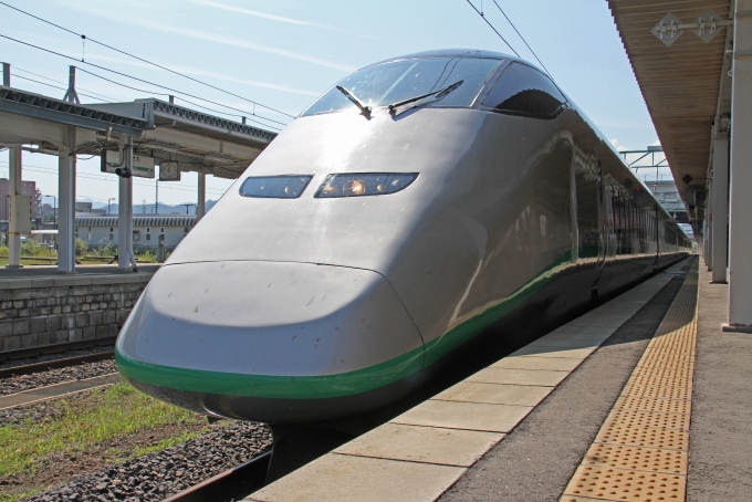 鉄道乗車記録の写真:乗車した列車(外観)(1)        「米沢駅に到着した乗車列車。」