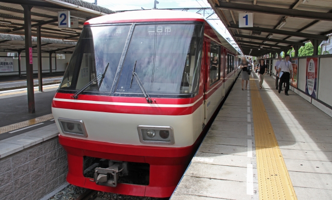 鉄道乗車記録の写真:乗車した列車(外観)(1)          「太宰府駅に到着した乗車列車。」