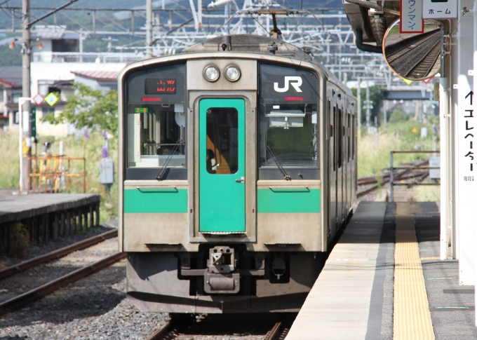 鉄道乗車記録の写真:乗車した列車(外観)(1)        「赤湯駅を出発する乗車列車。」