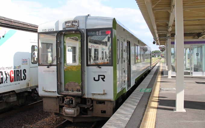 鉄道乗車記録の写真:乗車した列車(外観)(1)          「今泉駅で出発待機中の乗車列車。」