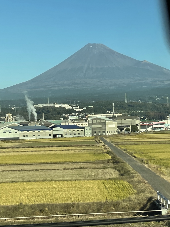 鉄道乗車記録の写真:車窓・風景(2)        「最近なかなかお天気に恵まれなかったので、富士山も久しぶり。」