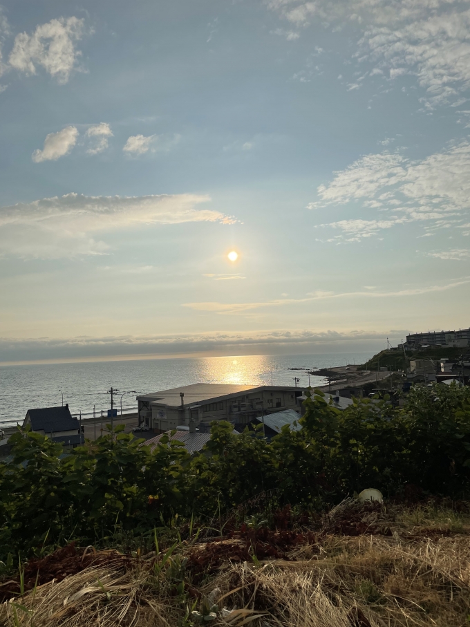 鉄道乗車記録の写真:車窓・風景(2)        「留萌が日本一の夕陽の町らしいので、海が見えるところまで歩いて見てきました。
ちょっと早かった。」