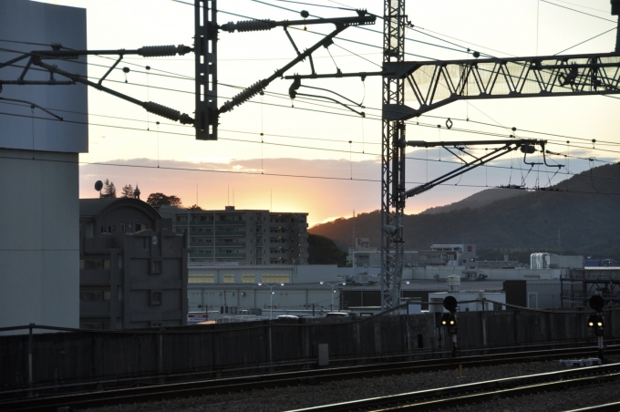 鉄道乗車記録の写真:駅舎・駅施設、様子(7)        「日が沈みました。
どうか、あしたも良い日で…」