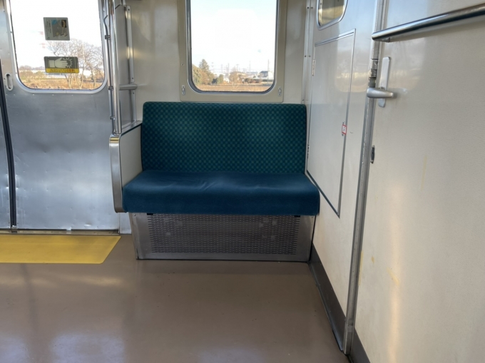 鉄道乗車記録の写真:車内設備、様子(2)        「基本、ロングシートは大っ嫌いなんですが
211系に乗車する時はこのシートを選んで座っちゃいます。」