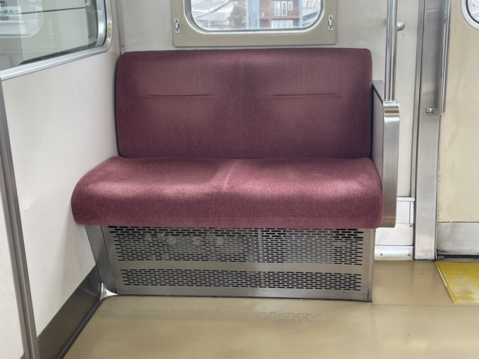 鉄道乗車記録の写真:車内設備、様子(2)        「やっぱり211系はココに座っちゃいますね…」