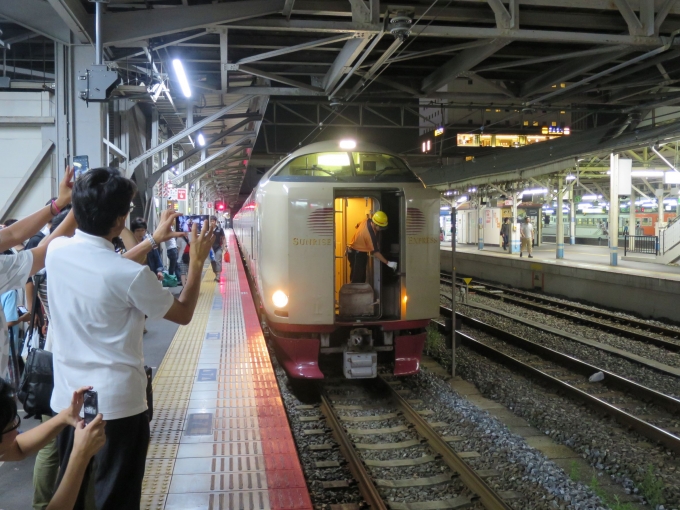 鉄道乗車記録の写真:乗車した列車(外観)(3)        「サンライズ出雲と連結。岡山駅名物なのでしょうか。」