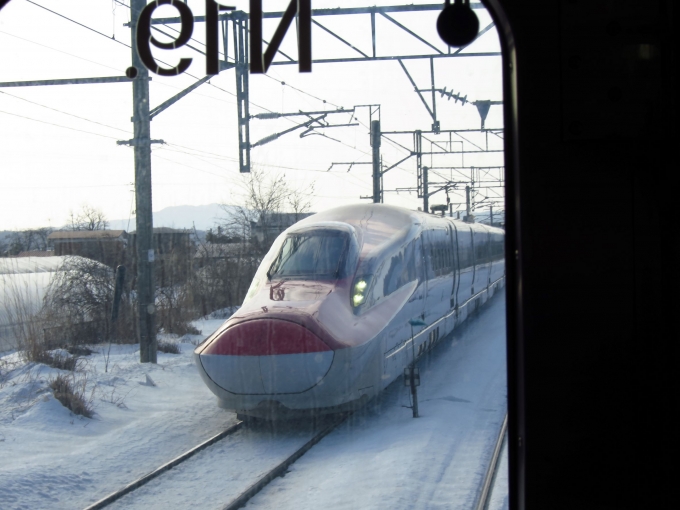 鉄道乗車記録の写真:車窓・風景(1)        「秋田新幹線とすれ違い」