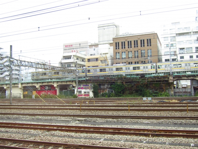 鉄道乗車記録の写真:車窓・風景(3)     「鶴見で運転停車。貨物線から旅客線に。」