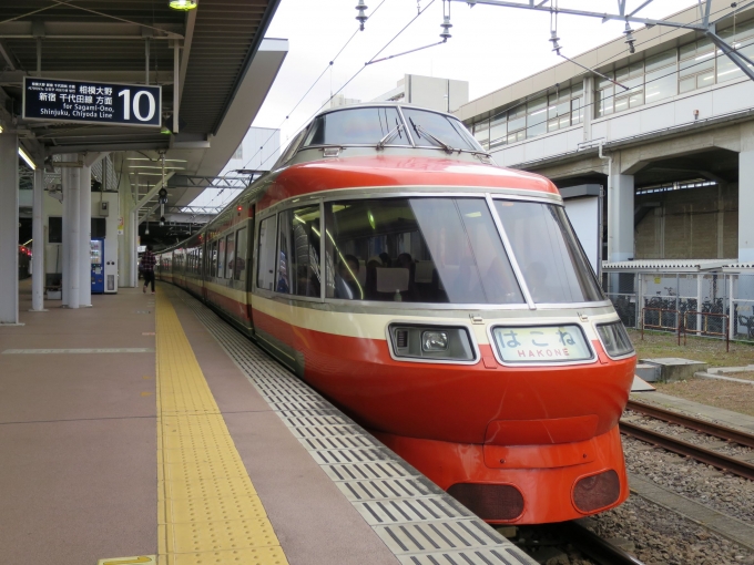 鉄道乗車記録の写真:乗車した列車(外観)(1)     「小田原駅で偶然見かけたLSE(7000形)、そのまま乗車しちゃいました。」