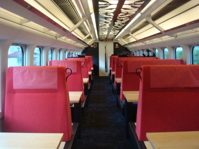 鉄道乗車記録の写真:車内設備、様子(1)        「とれいゆつばさの席は、お座敷でした！」