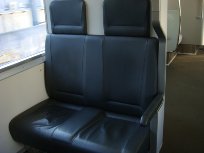鉄道乗車記録の写真:列車・車両の様子(未乗車)(1)        「ボックスシートになっている椅子。」