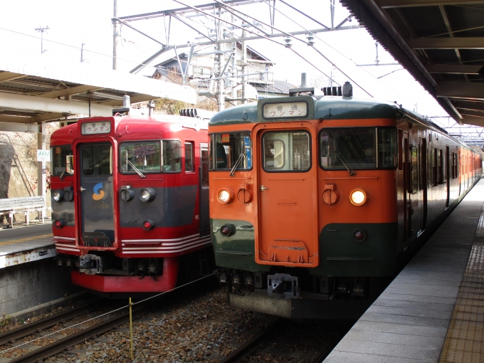 鉄道乗車記録の写真:乗車した列車(外観)(1)        「右側が乗車した電車です。」