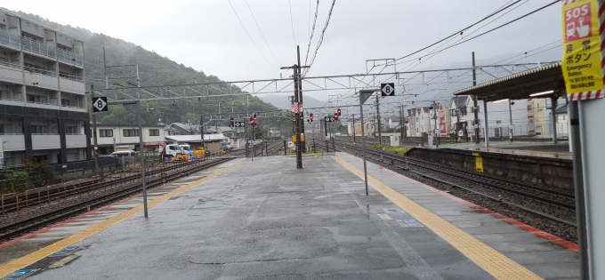 鉄道乗車記録の写真:車窓・風景(5)        「雨降る中の大津・大津京方を望む。」