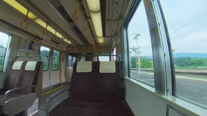 鉄道乗車記録の写真:車内設備、様子(1)        「…クロスシートだと、360度内装は撮り難いですね
(自分の体が後ろを塞ぐので、自分が写るのを承知する必要あり)
」