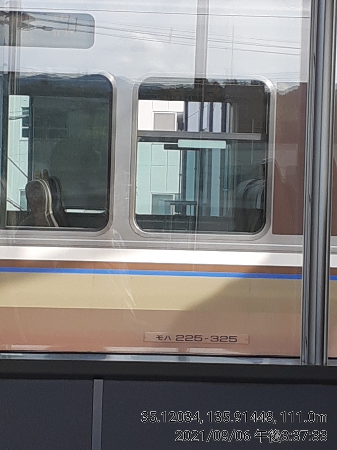 鉄道乗車記録の写真:列車・車両の様子(未乗車)(3)        「225系0番台同士の緩急接続」