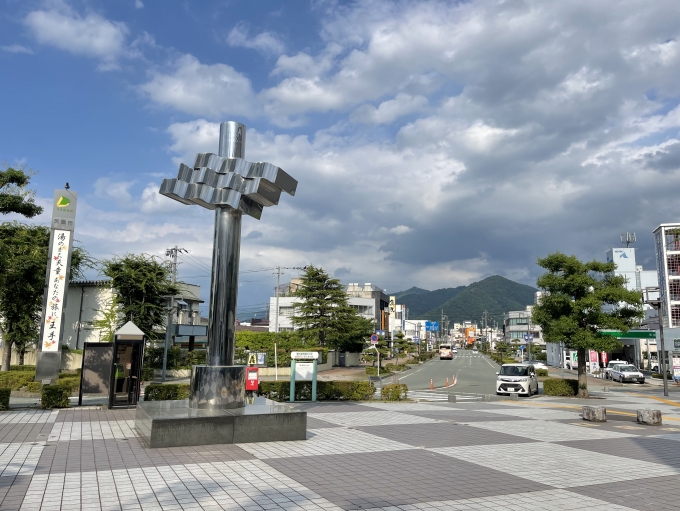 鉄道乗車記録の写真:車窓・風景(4)        「駅前の様子。「あなたの旅に、王手」というフレーズ、割とすこ。」