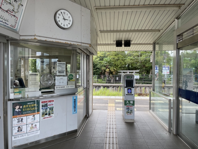 鉄道乗車記録の写真:駅舎・駅施設、様子(3)        「改札口ときっぷうりばの様子。隣の下総神崎と同じくPOS端末設置駅。」