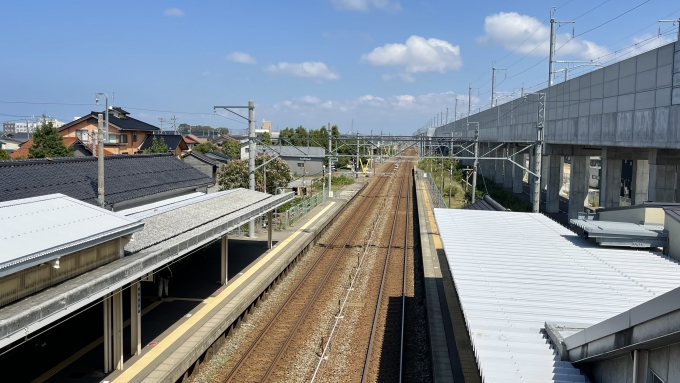 鉄道乗車記録の写真:駅舎・駅施設、様子(3)        「跨線橋上から金沢方面を望む。」