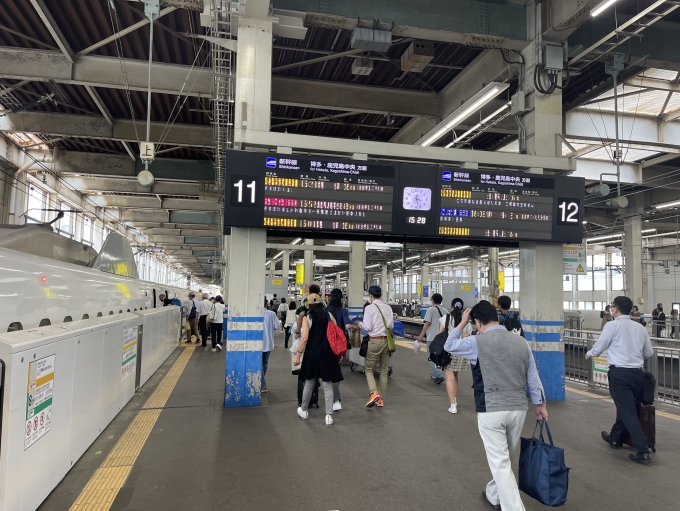 鉄道乗車記録の写真:駅舎・駅施設、様子(1)        「定刻通り広島に到着。」