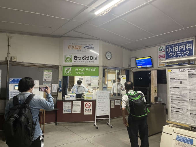 鉄道乗車記録の写真:駅舎・駅施設、様子(1)        「無人化直前の矢賀の様子。」